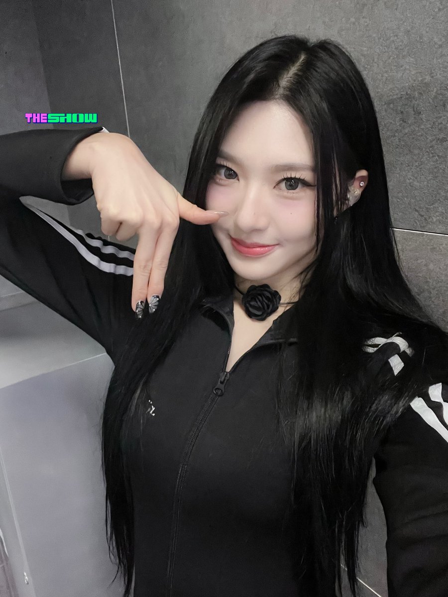 📸 Selca da Xinyu para o The Show.

#tripleS #트리플에스 #Xinyu #신위