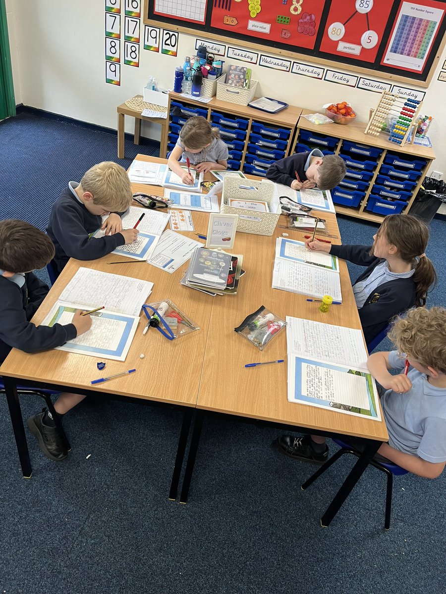 Miss Lowe tweet media