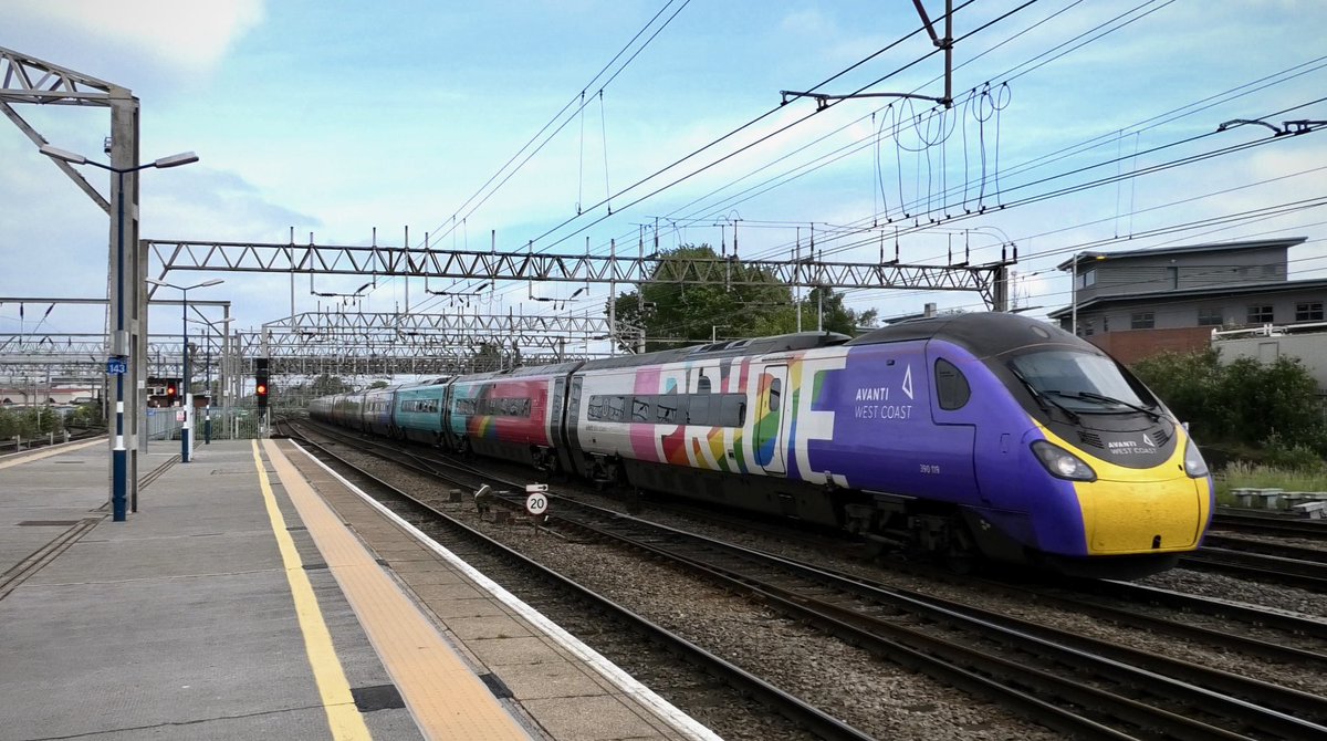alexdippie's tweet image. Couple of shots from yesterdays filming (Monday) 13/05/24 at Crewe station and Acton Bridge @AvantiWestCoast #Class807 #class390