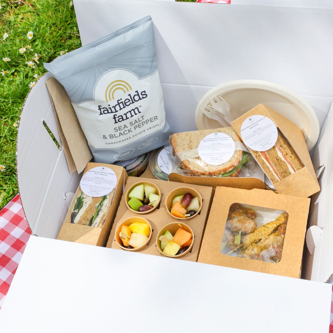 Picnic Boxes for all food lovers!

Cooking isn't for everyone, so we do it for you 😌

Each Box serves 4 hungry guests and includes:

1 sandwich, 4 finger buffet, 1 salad, 1 cake, crisps &amp; fruit. All that times 4. You can always add booze 🥂