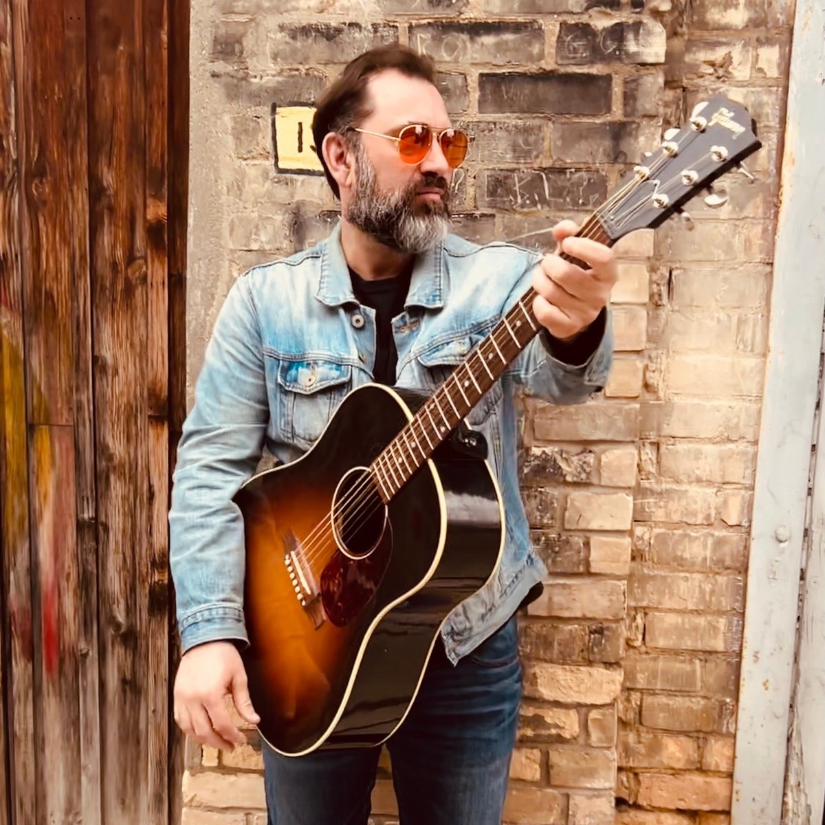 🎶 Canadian singer/songwriter <a href="/DavidPicco1/">@DavidPicco1</a> teases his upcoming album "Until Now" with the single "Still Doubt It," a funky roots rock gem. Dive into Picco's deeply personal journey and the emotional depth of his music. #DavidPicco #UntilNow #NewMusic 🎸🎵 canadianbeats.ca/2024/05/14/dav…