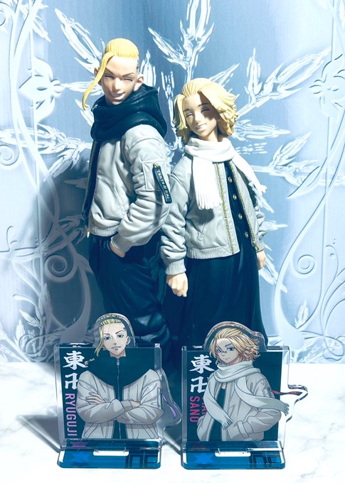「multiple boys white jacket」 illustration images(Latest)