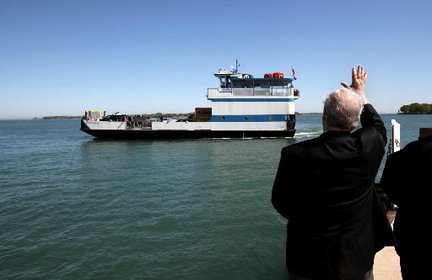 An island tradition: The Blessing of the Fleet begins at 11 am, May 14. Local Clery bless boats & aircraft servicing the Bass Islands. ow.ly/2u4250Rjk0g #putinbay