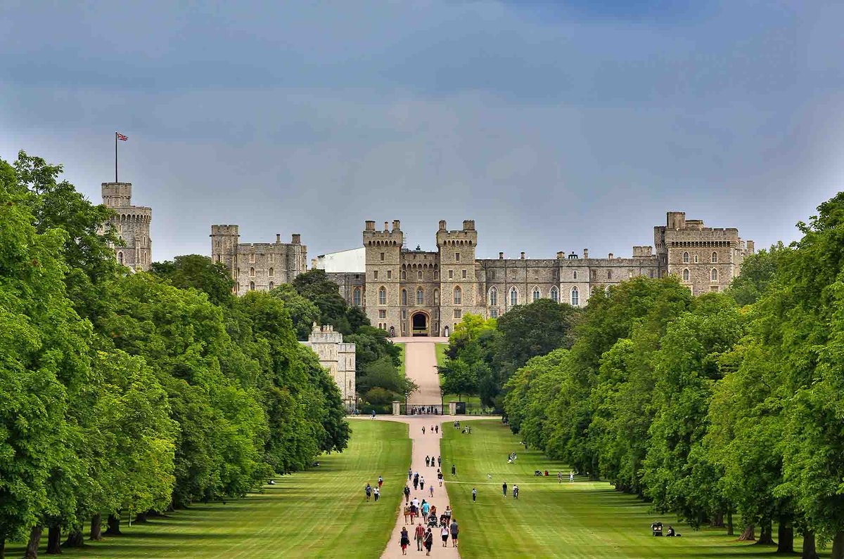 Windsor Castle is the oldest and largest inhabited castle in the world. It has been a residence for British monarchs since the time of William the Conqueror. bit.ly/3VUM6mx

#VisitBritain #TravelGoals #GrandCenturyCruises
