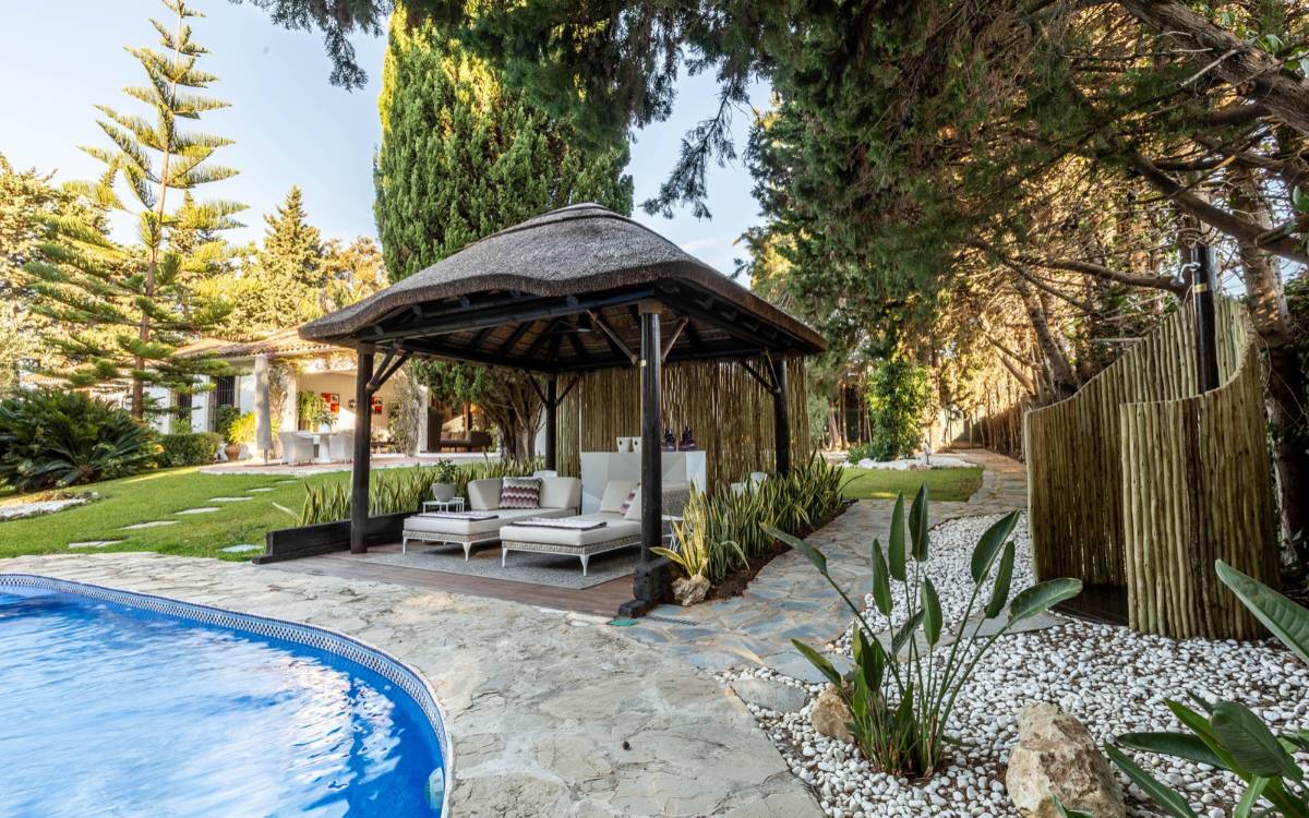 With summer just around the corner, it's the perfect moment to elevate your outdoor living space. Get ready to make the most of those sunny days and sultry summer nights ahead!   

Contact us today: capereed.es 

#OutdoorLiving #ThatchedRoofs #CapeReed #Spain