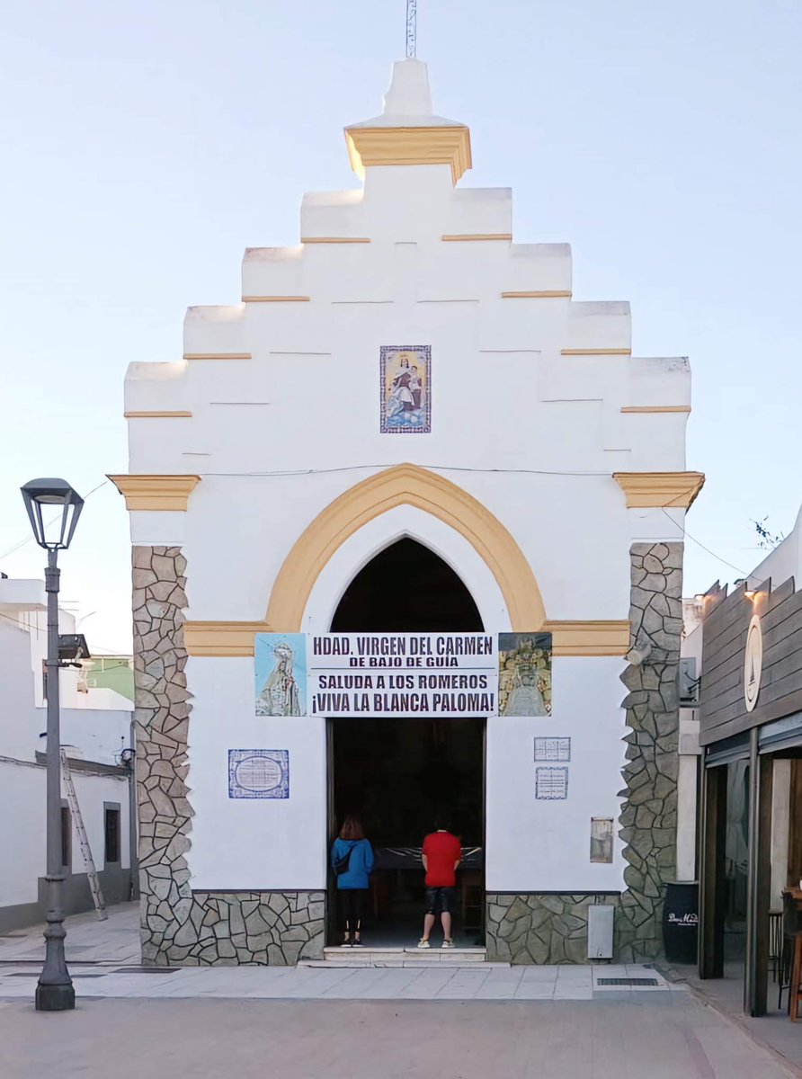 🔵 La Capilla de Nuestra Señora del Carmen de Bajo Guía, se encuentra engalanada, para recibir en su caminar a todas las hermandades que cruzan hacia Doñana en el inicio de su Romería.

#Cabildo24
