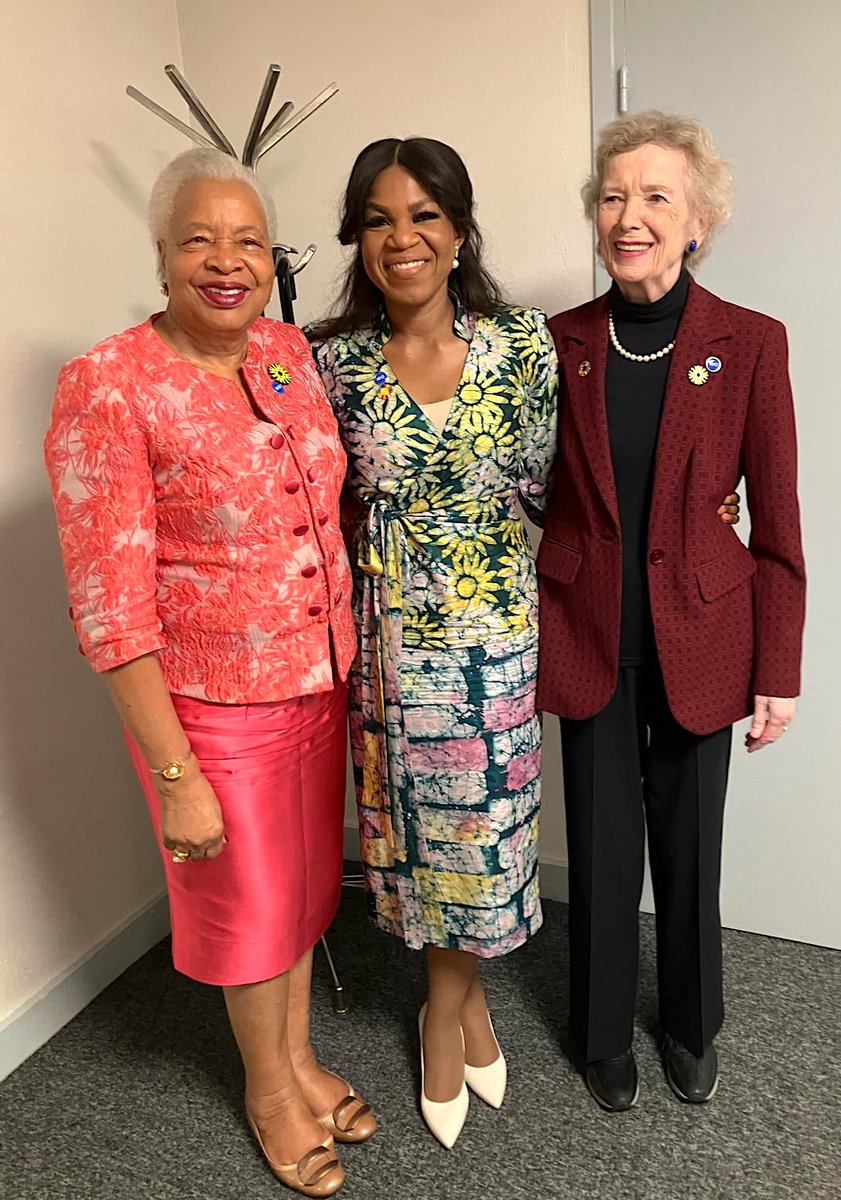 It's always great meeting friends and colleagues! On the sidelines of the Summit on Clean Cooking in Africa, I met with Mary Robinson, former President of #Ireland and the current chair of @TheElders, and Graça Machel, the founder and chairperson of the @G_MachelTrust.