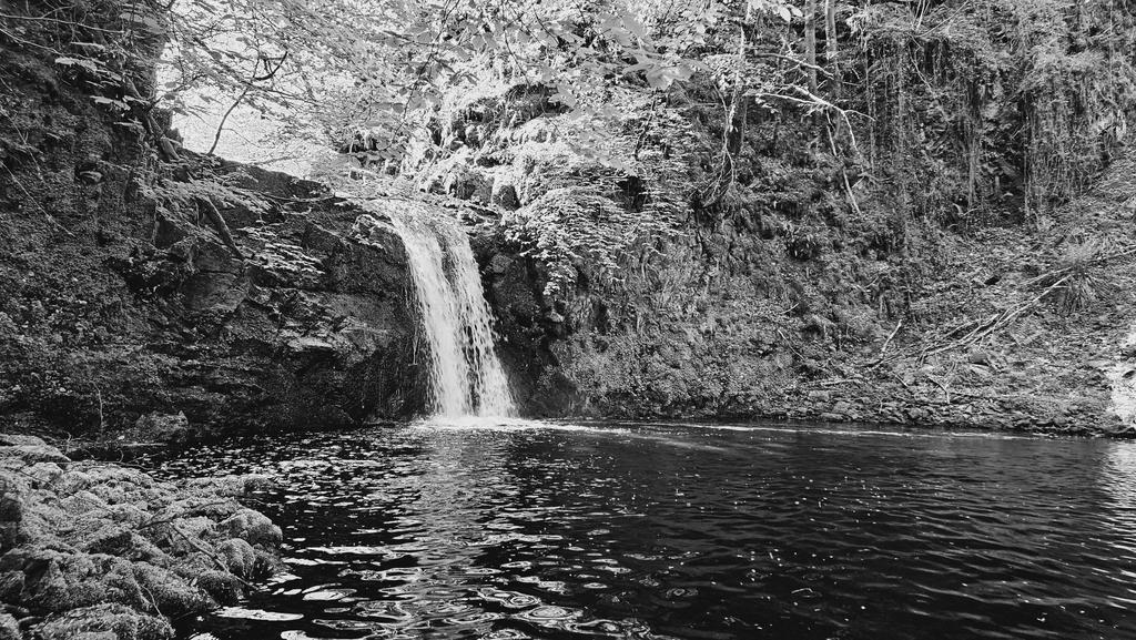 @StormHourMark A small waterfall taken today near Forres, Morayshire, a bit of Black and White #StormHour #ThePhotoHour #ThemeOfTheWeek