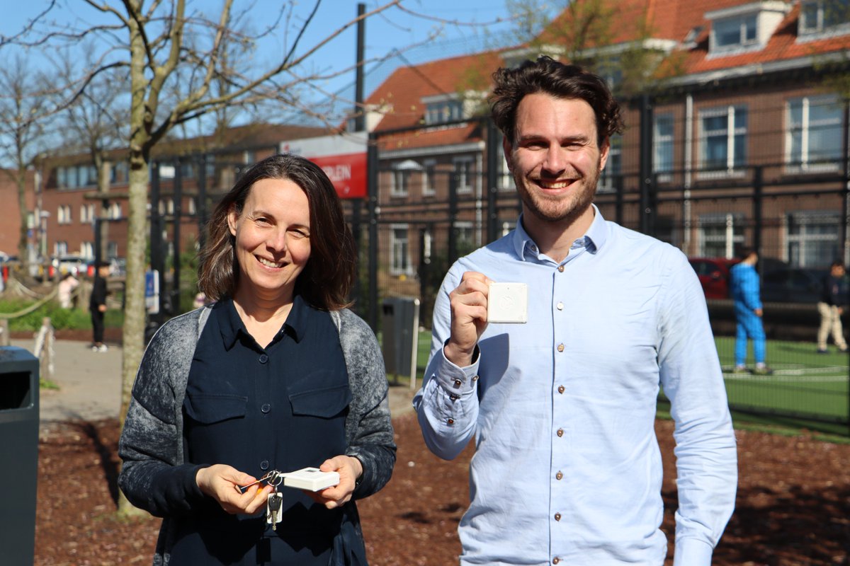 🥵Welke plekken in Utrecht voelen het heetst? Onderzoek mee: 160 inwoners van Kanaleneiland, Rivierenwijk, Ondiep en Zuilen meten deze zomer met draagbare kastjes waar de hittestress het hoogst is. En we dus zo snel mogelijk moeten vergroenen.
Aanmelden👉direc.to/kPw5