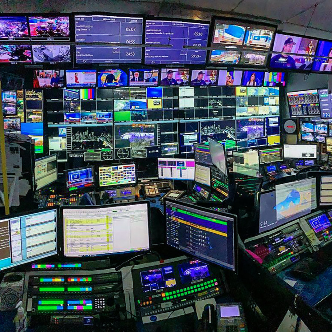 📺 CBS New York control room 📷 instagr.am/unbullievable #controlroom #inews #broadcast #news #cbsnewyork #tvnews #cbs #avid