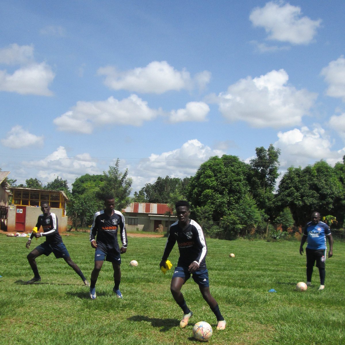 Our hearts unto this.

📸: @kaydavismusic.

#ERAFC #Bakakole #NyangeAcademy #RouteToAfcon2027Final #YouthFootball #DevelopmentProgramme