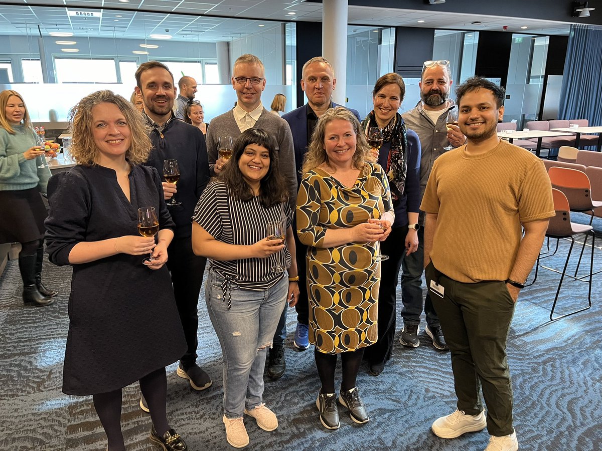 UiTNorgesarktis's tweet photo. I dag feiret vi innovasjonsprosjektene vi og @Norinnova har fått støtte til fra @forskningsradet 🥳 30 millioner kroner skal bidra til å utvikle mikro- og nanoskopi, MR-teknologi, ny medisin, bedre fiskehelse og en sensor for å overvåke klima. Les mer her: https://t.co/2HeezqA0PY https://t.co/je0PmScmDv