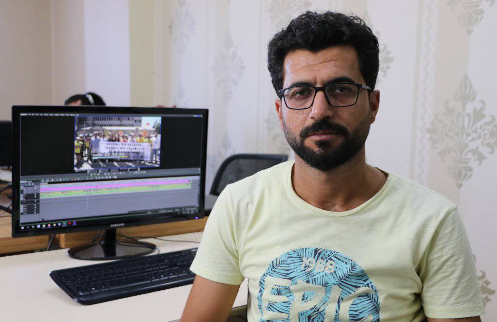 Mezopotamya Ajansı (MA) muhabiri Mehmet Şah Oruç’un, gazetecilik faaliyetleri ve açık tanık ifadeleri gerekçe gösterilerek “örgüt üyesi olmak”, “ örgüt propagandası yapmak” iddialarıyla yargılandığı davanın dördüncü duruşması, Bitlis 2. Ağır Ceza Mahkemesi’nde görüldü. Mahkeme,