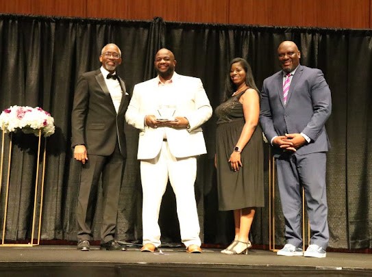 RichlandOne's tweet photo. Joseph Bell, a fourth-grade teacher at @pgespanda, was named Richland One's Teacher of the Year. 

@HHESEagles therapeutic assistant Mark Davis was named Classified Employee of the Year. 

@ACMooreBobcats music teacher Julia Turner was named Induction Teacher of the Year. 

(2/3) https://t.co/3KXeYJ50iJ