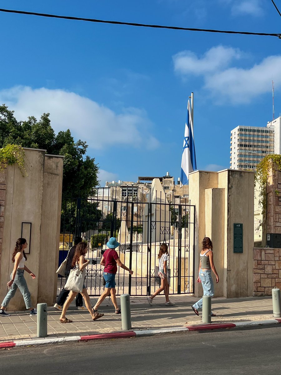 יום העצמאות שמח לעם ישראל. Cimitero Trumpeldor, luglio 2023, Tel Aviv