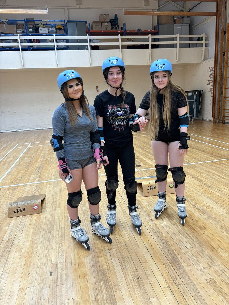 The girls getting warmed up on their skates before the boys give it a go!

Practicing all the sports we intend to lead as part of our #SetforSuccess Social Action Project @RhylHigh 

@WimbledonFdn @YouthSportTrust