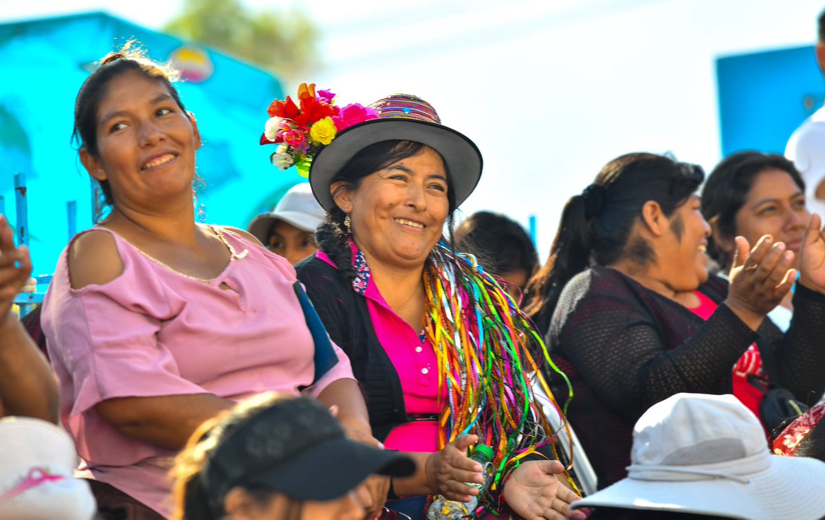 El @GOREArequipa rindió un homenaje a las madres del distrito de Río Grande, provincia de Condesuyos. Desde la plaza de Iquipí, el gobernador regional, Dr. Rohel Sánchez destacó el coraje y la lucha diaria de las madres para sacar adelante a sus familias. #CambioYDesarrollo