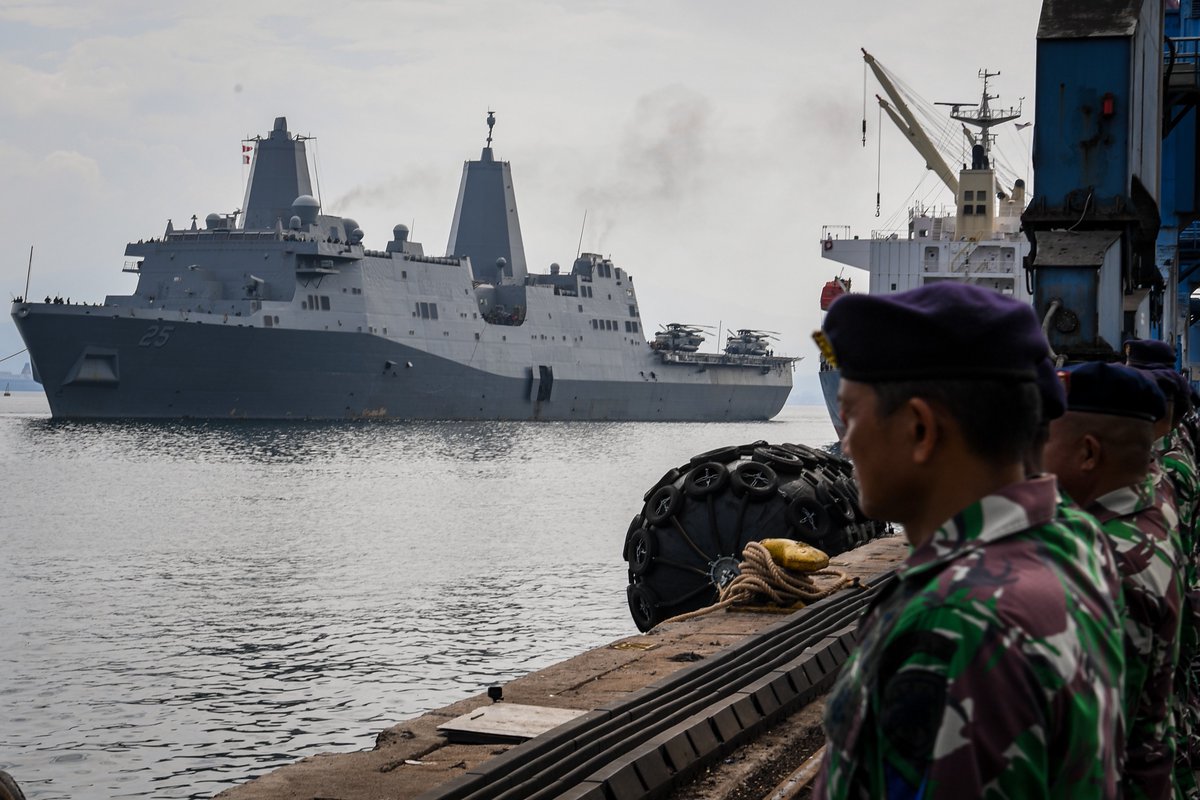 USS Somerset (LPD 25) San Antonio-class amphibious transport dock coming into Panjang Port, Indonesia - May 12, 2024 #lpd25 #usssomerset SRC: TW-@US7thFleet