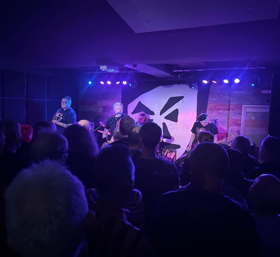 Stunning Monday night in Cambridge, thank you all 4 showing up last night TONIGHT we play another great venue to watch and hear a band play live in The Craufurd Arms (Live Music Venue) in Milton Keynes Doors 7.30pm - Headsticks 8pm THEATRE OF HATE 9pm - tickets available at door