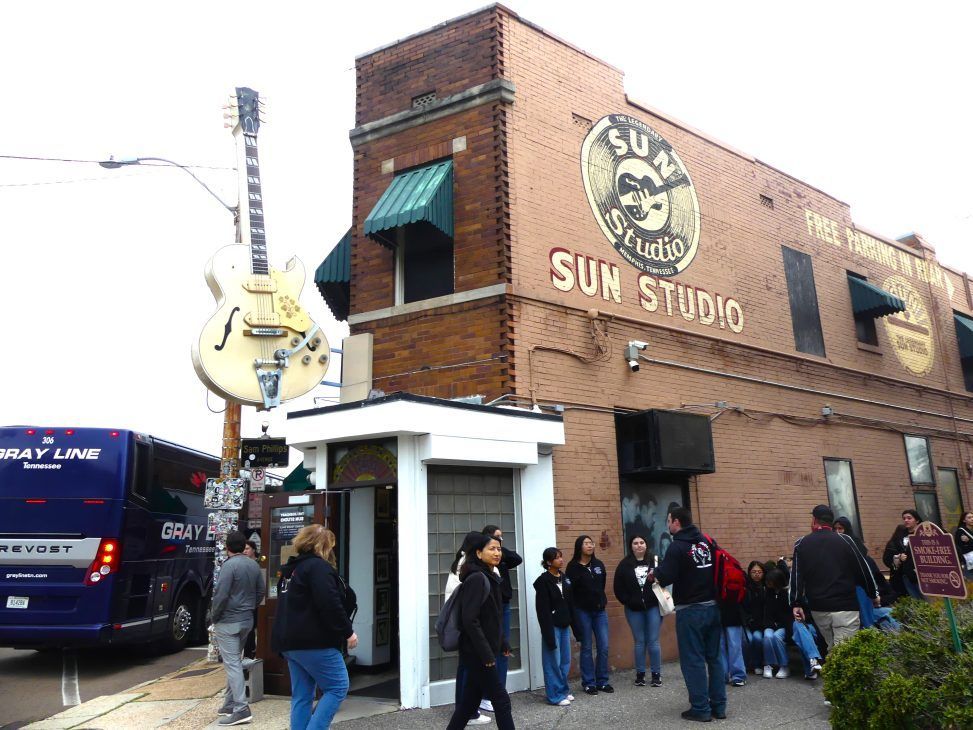 Memphis is the Soul of American Music buff.ly/3QXvsiX #TravelTuesday #VisitMemphis @IFWTWA #SunStudio @Stax #RockandSoul