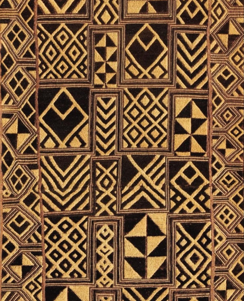 AzzureCulture's tweet photo. Le Mindel (Apparel), comme il est désigné en Kuba, plus connu sous l'appellation de velours kuba, représente le tissu emblématique du Congo. Pouvons-nous promouvoir notre patrimoine culturel ? Devons-nous simplement nous satisfaire des grandes marques exploitant nos chefs-d'œuvre https://t.co/PmKProuiQR