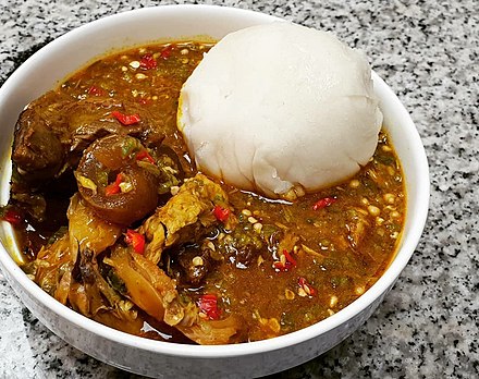この食べ物は「トゥウォ」と呼ばれます。ナイジェリアで最も有名な伝統料理の 1 つです。おいしくておいしい😋😋