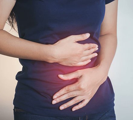 Bloating is extremely common, but not normal🚨

Here is why you may be experiencing it, and what you can do about it:

Bacterial overgrowth (SIBO)

This is where there is an accumulation of bacteria in the small intestine, which interferes with our digestion.

This can cause