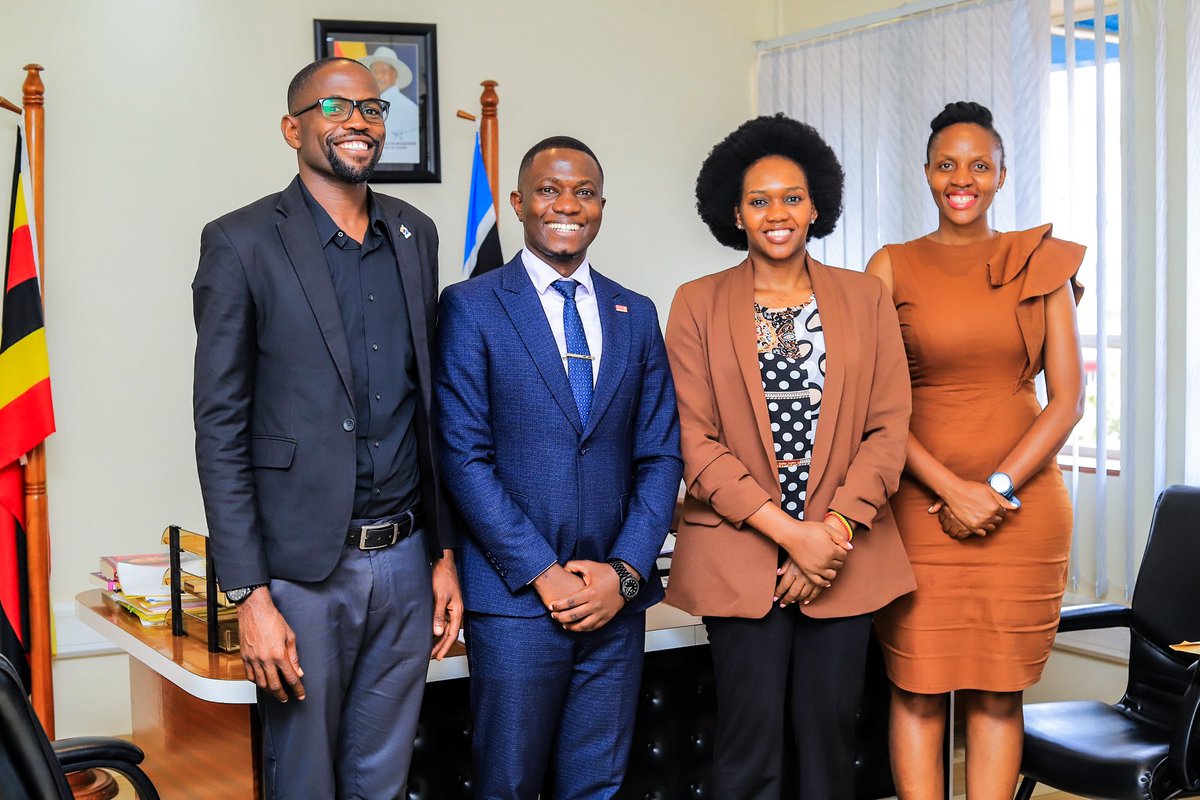 This Afternoon, we held a meeting with a former Rotaractor, the National Youth Representative and Minister of State for Minerals Hon. @PNyamutoro where we shared the Vision of @RotaractLeague The Hon. applaused Rotaractors for their service in communities