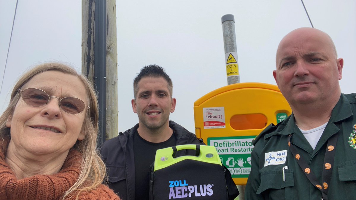 New 24/7 defib at #Pistyll near Bethania Chapel LL53 6LS @PenrhynLlyn. Thanks Cllr Jina Gwyrfai & Gethin Jones for organising and looking after this device. CPR and a defib can help to triple the chance of surviving a cardiac arrest. Learn more: t.ly/Q6fOD