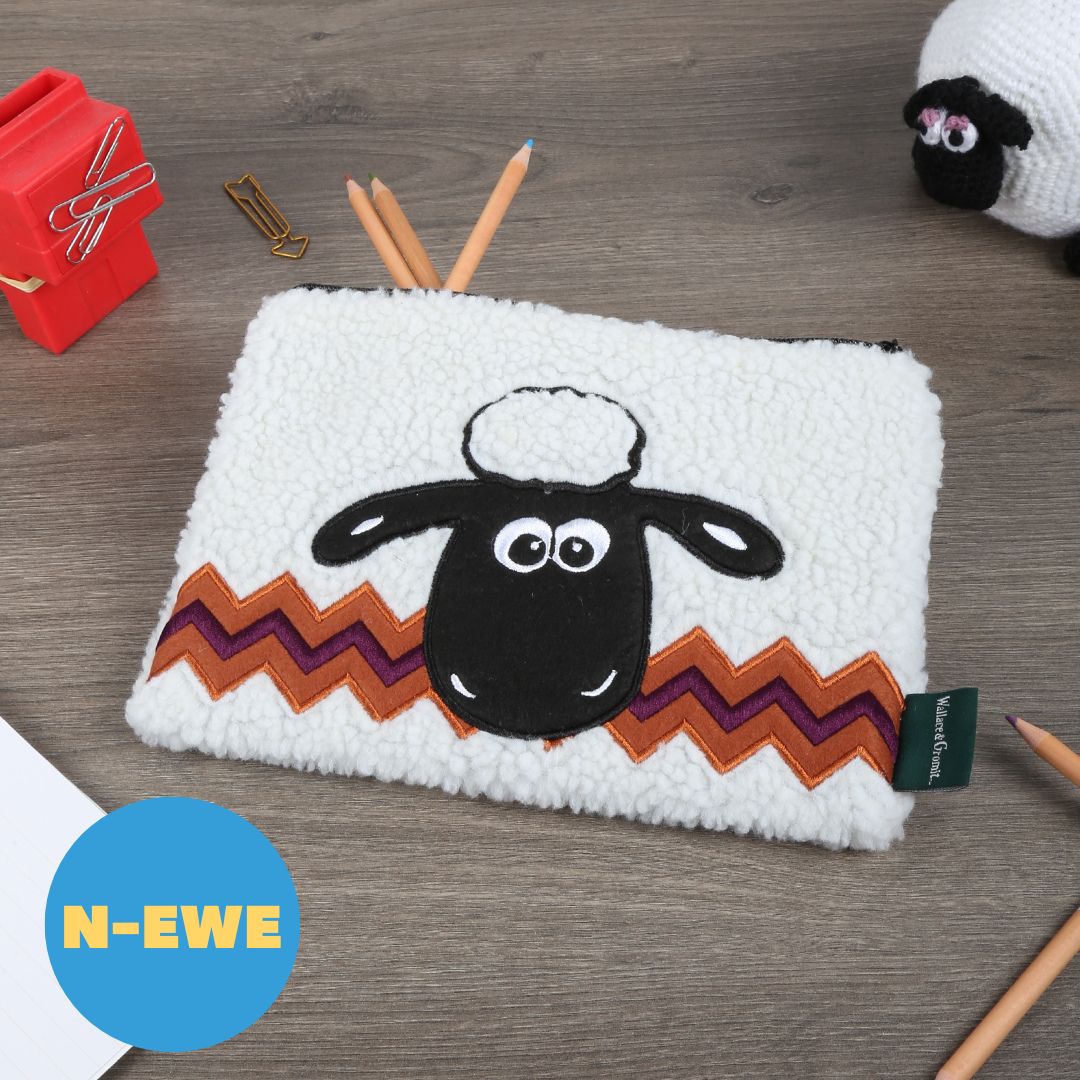 Baa-rilliant new Shaun the Sheep accessory alert. 🚨📚 🖊️ Keep your pens and pencils tidy in this new fluffy Shaun case. Ewe will love it! 😍🐑 bit.ly/3WEsLGv #ShauntheSheep