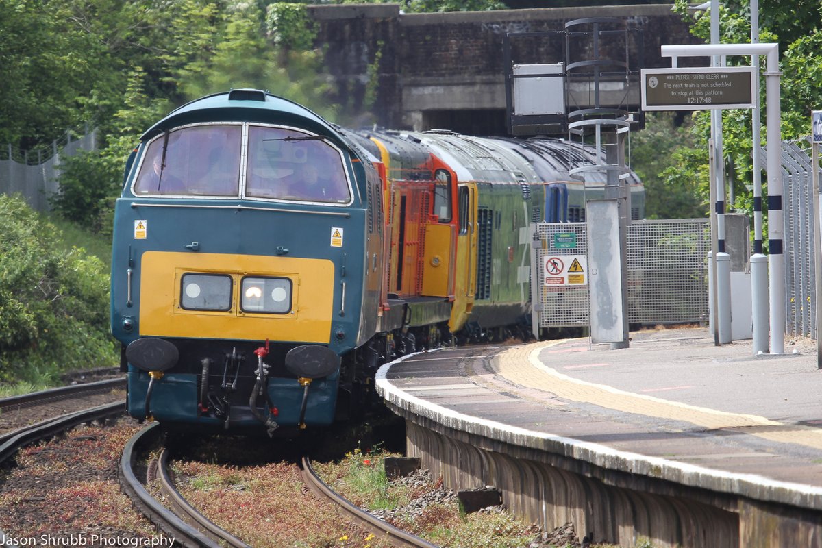 StrenwickPark's tweet image. We got ourselves a convoy! 10-4 📻🤣👍  #Dieselgala #Class52 #WesternChampion #Class20 #Class50 #D1015 #20302 #20311 #50021 Rodney #50026 Indomitable heading to Eastleigh through Christchurch. #Trainspotting @SwanRailway