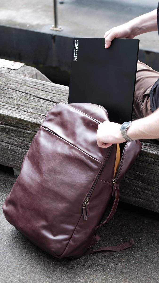 Did we mention how awesome @Andar bags are?!

Beautiful companion products working together seamlessly.

#techgear #travelgear #travel #worktravel