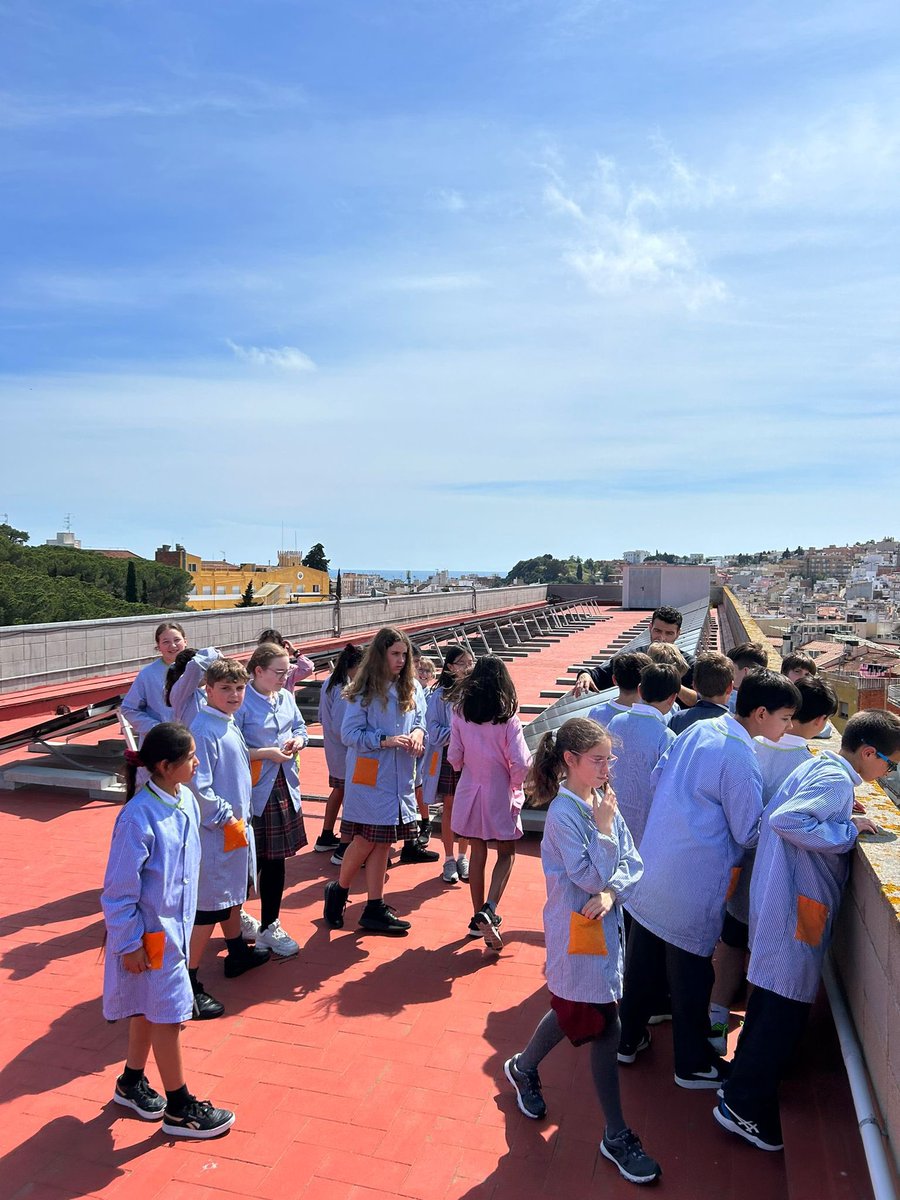 manyanetblanes's tweet image. Els i les alumnes de #5èEP vam rebre una xerrada d’en Pere. Ens va explicar totes les accions que portem a terme a favor del medi ambient i les instal·lacions que ens permeten fer d’aquesta escola un espai més sostenible. #josocmanyanet #juntsiambesperança #blanes