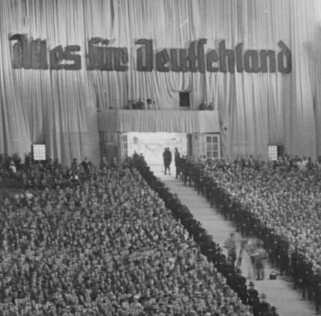 @AnnLei1 Weißmann über strafbare NS-Parole: 'in NS-Zeit nicht weit verbreitet', 'keine große Präsenz' NSDAP-Parteitag 1934: