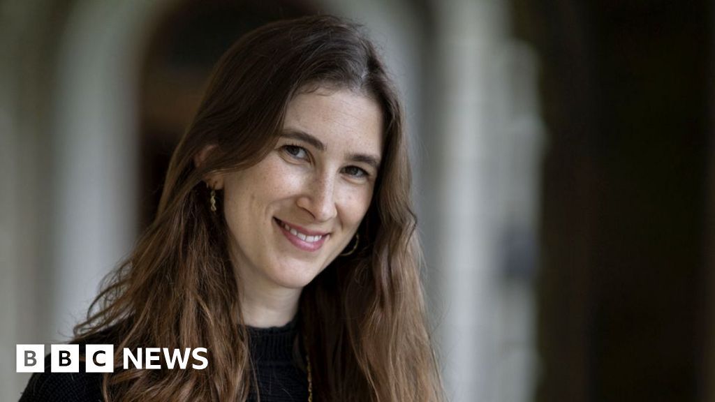 Katherine Rundell named author of the year at the British Book Awards | @BBCNews pwne.ws/4bCMri2