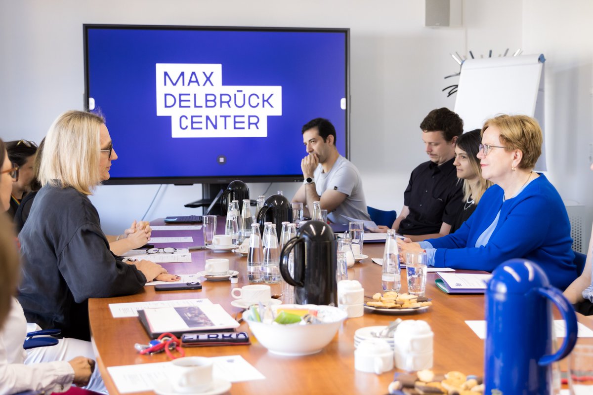 Max Delbrück Center (@mdc_berlin) on Twitter photo Thanks for visiting the #mdcBerlin, <a href="/gabischoff/">Gaby Bischoff 🇪🇺</a>! During her time on <a href="/campusbuch/">Campus Berlin-Buch</a>, the member of the <a href="/Europarl_DE/">Europaparlament</a> discussed minimizing bureaucracy and talked about working in an international environment. She also stopped by the @mina_gouti lab to learn more about organoids 👇 Thanks for visiting the #mdcBerlin, <a href="/gabischoff/">Gaby Bischoff 🇪🇺</a>! During her time on <a href="/campusbuch/">Campus Berlin-Buch</a>, the member of the <a href="/Europarl_DE/">Europaparlament</a> discussed minimizing bureaucracy and talked about working in an international environment. She also stopped by the @mina_gouti lab to learn more about organoids 👇
