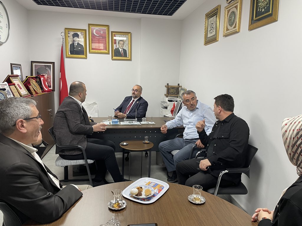 📍Gençosman Mahallesi Gençosman Mahallesi Muhtarlığına Seçilen Sebahattin Kefelioğlu’na Hayırlı Olsun Ziyareti Gerçekleştirdik. Yeni Döneminde Gençosman Mahallesi Komşularımıza ve Muhtarımıza Hayırlı Olsun.. @osmannnurika