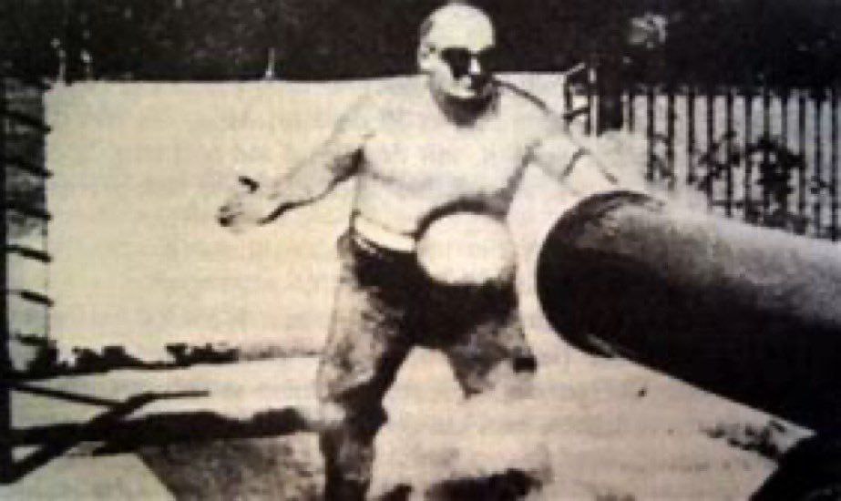 Frank 'Cannonball' Richards, an American veteran of World War I, discovered he had an unusual ability to withstand physical impact. He capitalized on this talent by joining a comedy club and charging people to try to punch him in the stomach. When even heavyweight boxers couldn't