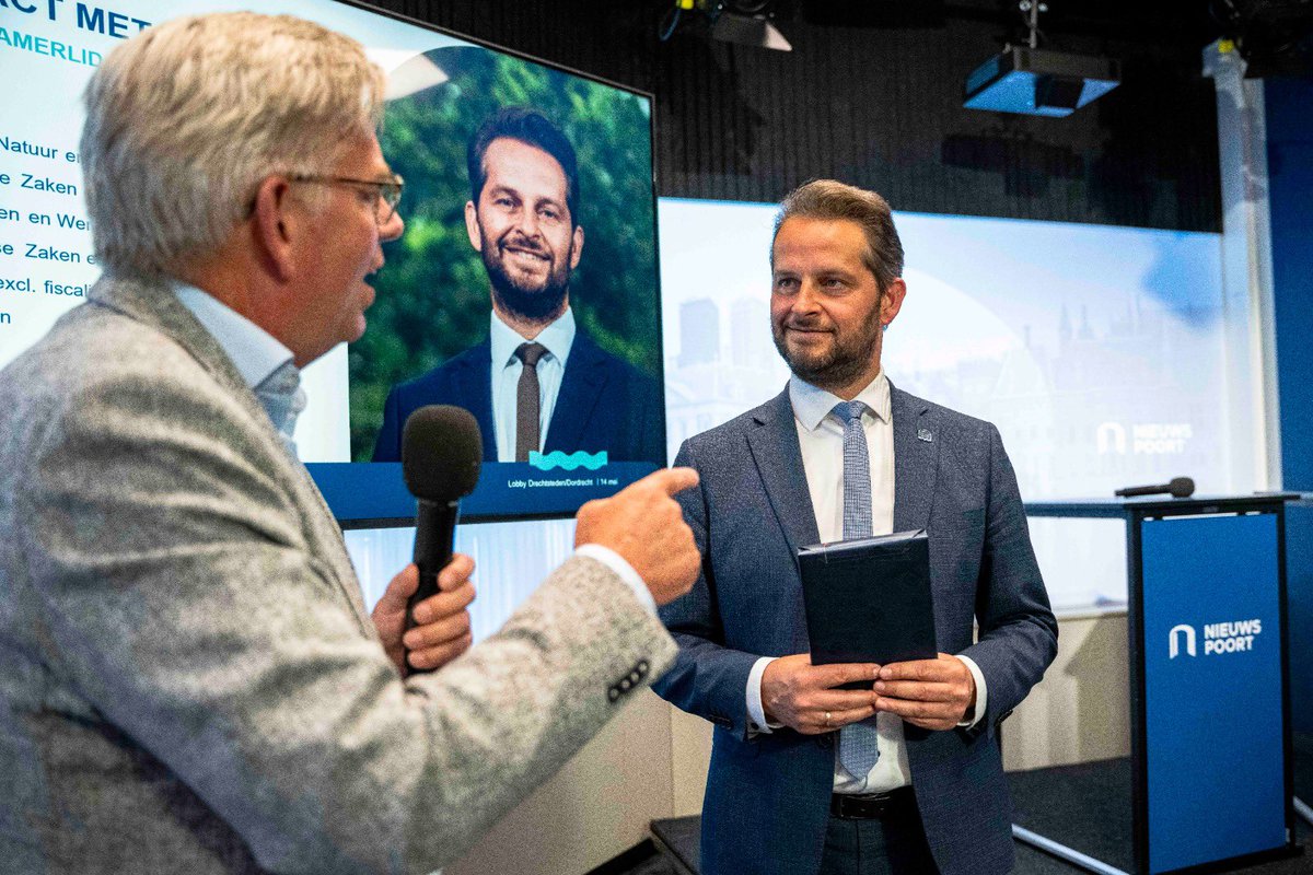 André Flach (@ajflach) on Twitter photo Na een half jaar ervaringen gedeeld met een delegatie uit ‘mijn’ regio <a href="/SmartDeltaDS/">Smart Delta Drechtsteden</a> .
Wat betekent Den Haag voor de regio en hoe kan de regio zich nog beter profileren? En natuurlijk hoe bevalt het in het Haagsche? Veel herkenning en een mooi gesprek. Na een half jaar ervaringen gedeeld met een delegatie uit ‘mijn’ regio <a href="/SmartDeltaDS/">Smart Delta Drechtsteden</a> .
Wat betekent Den Haag voor de regio en hoe kan de regio zich nog beter profileren? En natuurlijk hoe bevalt het in het Haagsche? Veel herkenning en een mooi gesprek.