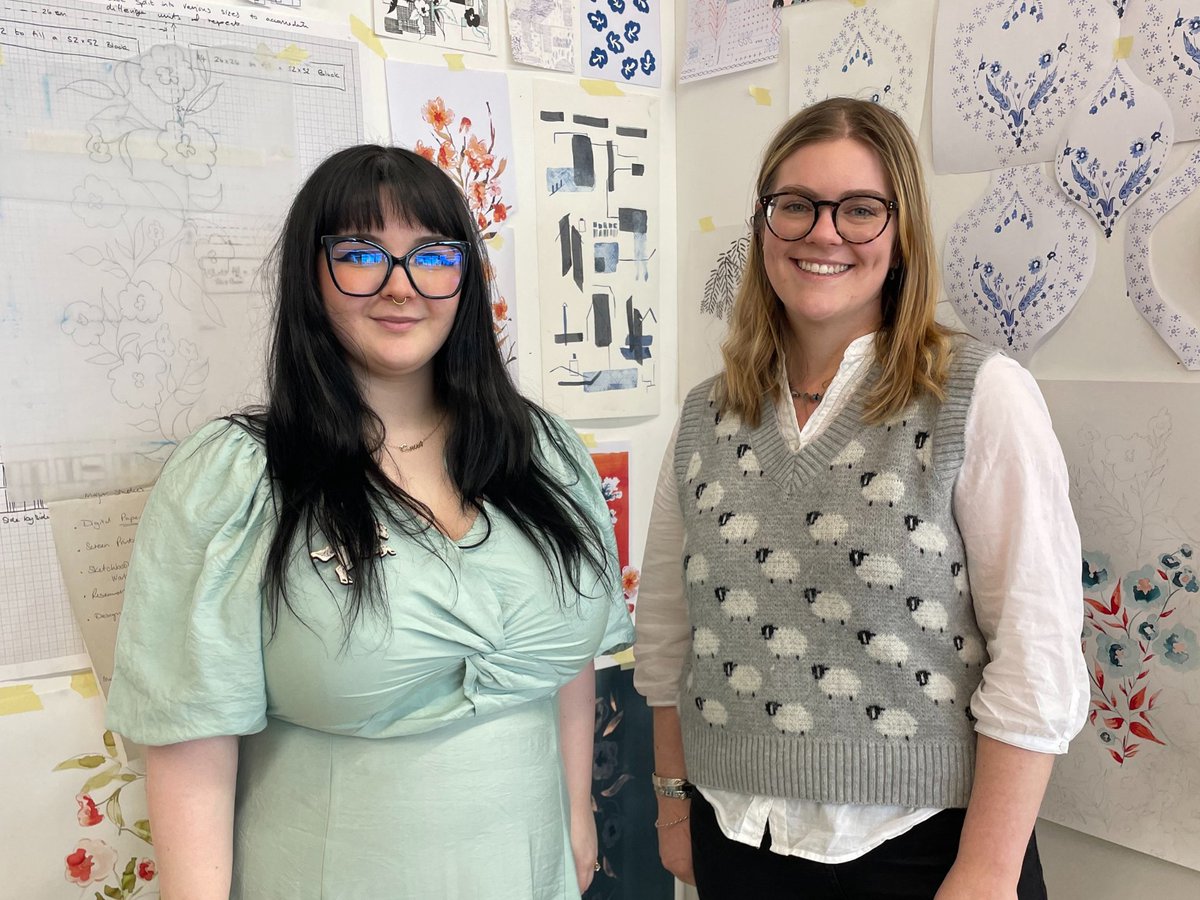 ✨🎓 A number of Surface Pattern and Textiles graduates returned recently to inspire current students. From internships at Rolls-Royce to launching personal brands, the events were packed with valuable insights! Read the full story 👉 eu1.hubs.ly/H094Pb_0