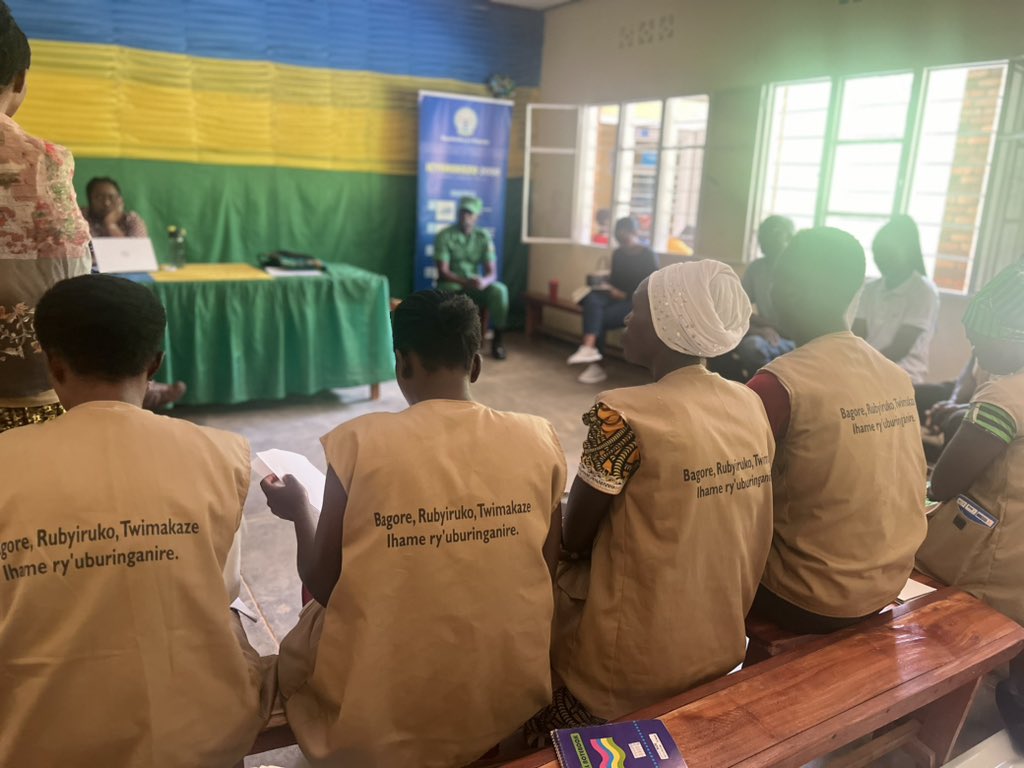Day 2 update: The 2nd quarterly meeting conducted by @rwamrec through @GenGRwanda program was held in Murambi sector in @KarongiDistr . The GFPs of this sector showcased their triumphs, hurdles, and plans for implementing the CSC model. Thrilled to witness local leaders' support.