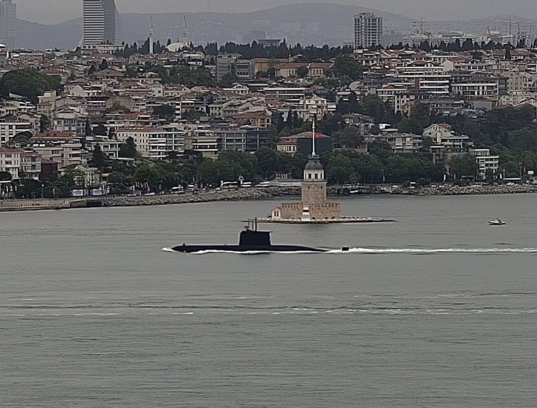 Turkish Navy type 209/1400 Preveze-class submarine northbound in the Istanbul Strait - May 13, 2024 SRC: TW-EX @BenKendim1