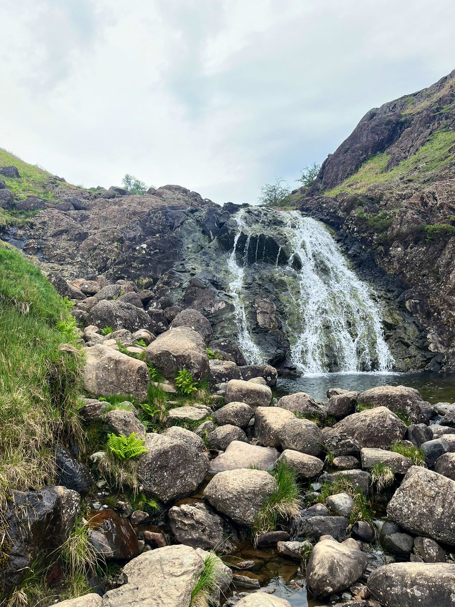 12/05/24 just over 9 miles, the weather was brilliant again. 1st up Silver How then over to Blea Rigg and then to Tarn Crag. Passed by Easedale Tarn and the Sour Milk Gill waterfalls on the way back into Grasmere for post hike refreshments 😎🥾⛰️🍻 #lakedistrict #hiking