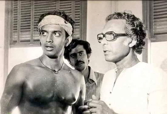 (1976) Mithun Chakraborty during the shoot of his debut, national award winning performance, with Director Mrinal Sen. Mrinal Sen born on this day!