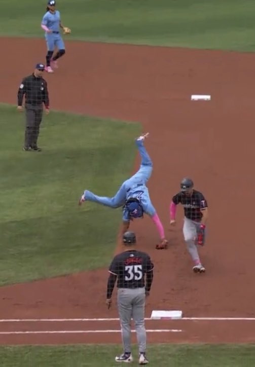 Lisa Bate tweet media