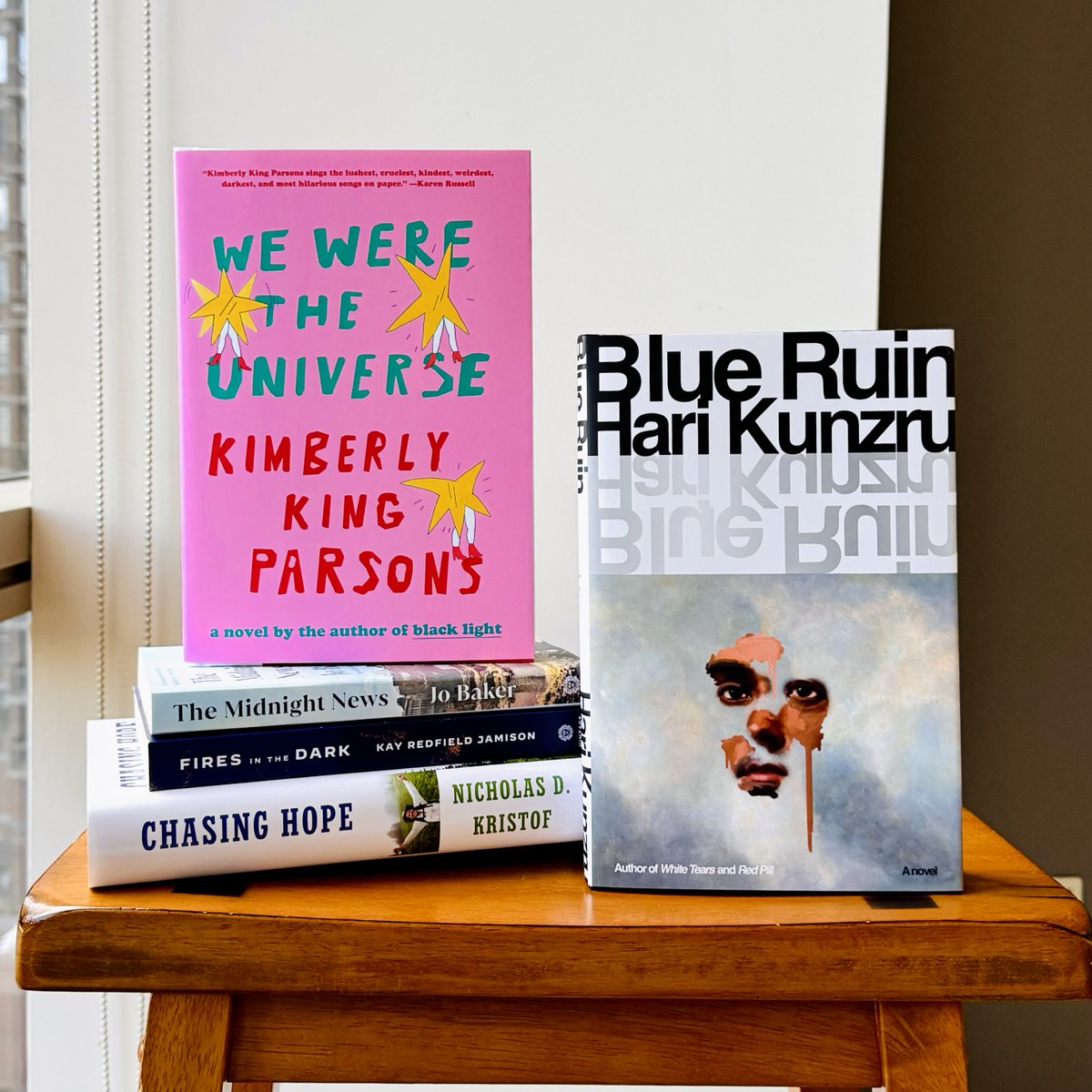 Out today! ☁️ BLUE RUIN by Hari Kunzru 🌟 WE WERE THE UNIVERSE by Kimberly King Parsons ☀️ CHASING HOPE by Nicholas D. Kristof And now available in paperback: 🔥 FIRES IN THE DARK by Kay Redfield Jamison 📰 THE MIDNIGHT NEWS by Jo Baker