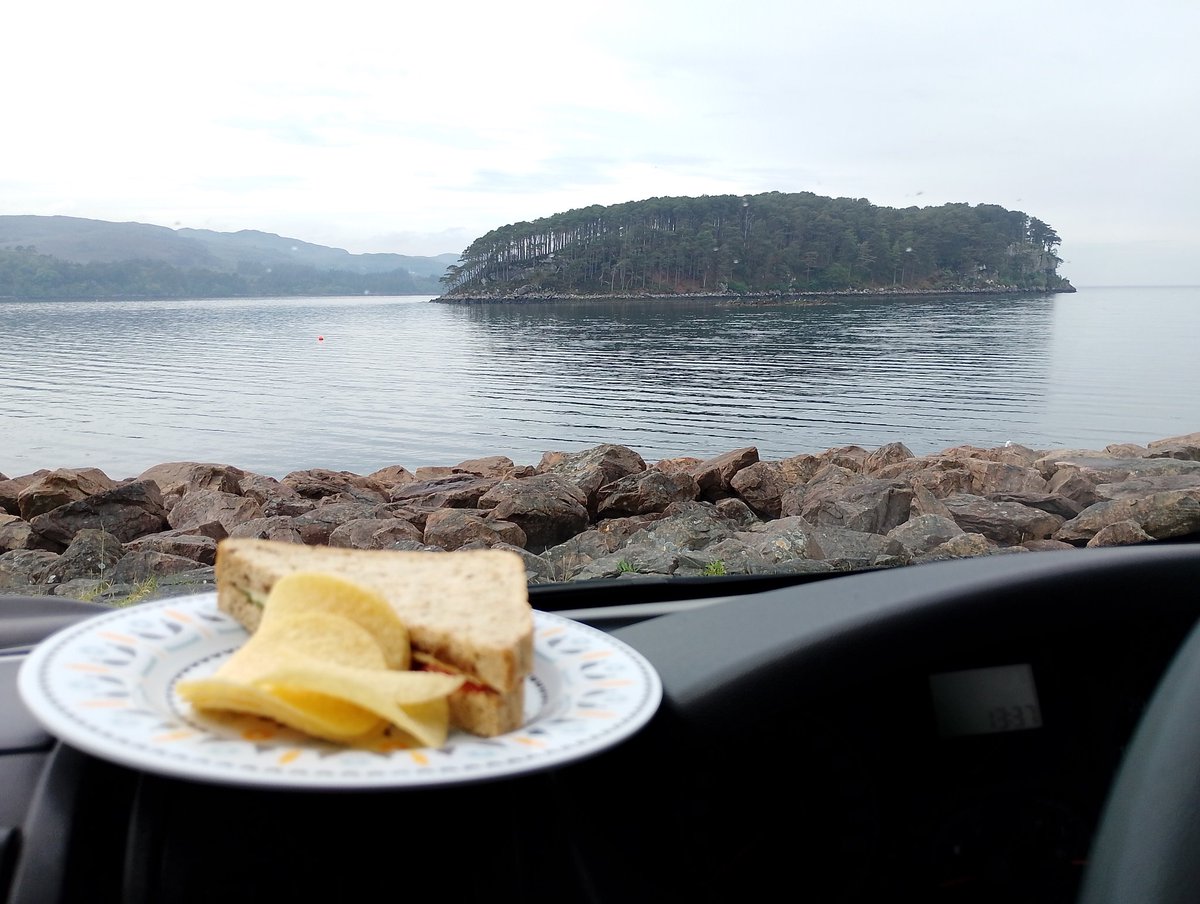 TorqueTorqueF1's tweet photo. Not a bad view for lunchtime. #Shieldaig Wester Ross. https://t.co/oWJ5RyPE2m