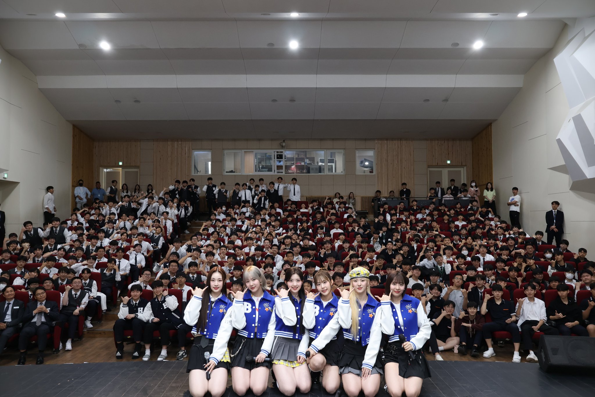 GNilPkzboAABlZ-?format=jpg&name=large