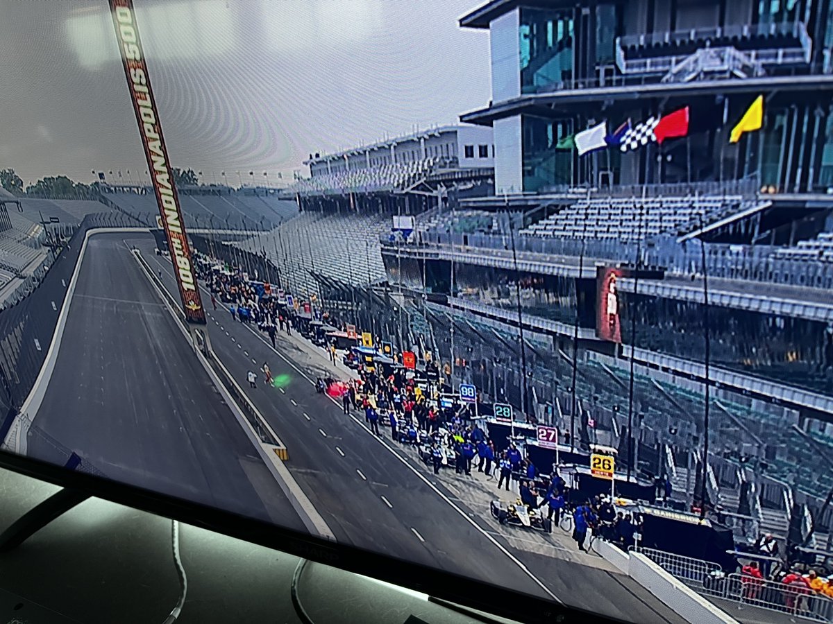 A lot of cars in pit boxes with practice starting in 15 minutes. This could be a VERY busy first hour with the afternoon forecast looking as iffy as it does. @IndyCarRadio