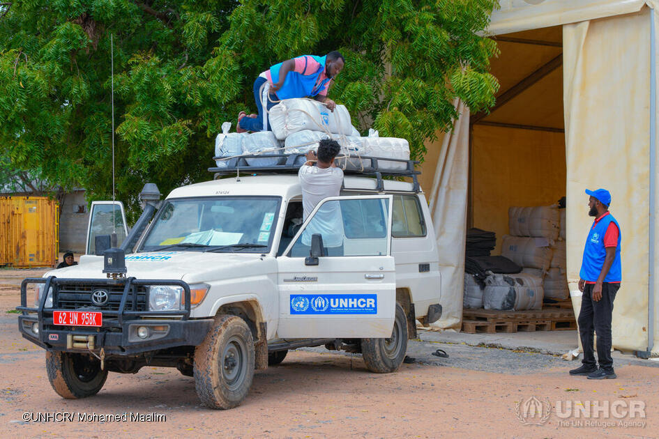 Die durch #ElNiño verursachten Überschwemmungen in Kenia, Burundi, Somalia & Tansania sind alarmierend & treffen Flüchtlinge wie hier im kenianischen Camp Dadaab besonders hart. Weltweit leben 60 % aller Vertriebenen in Ländern, die am stärksten vom Klimawandel bedroht sind.